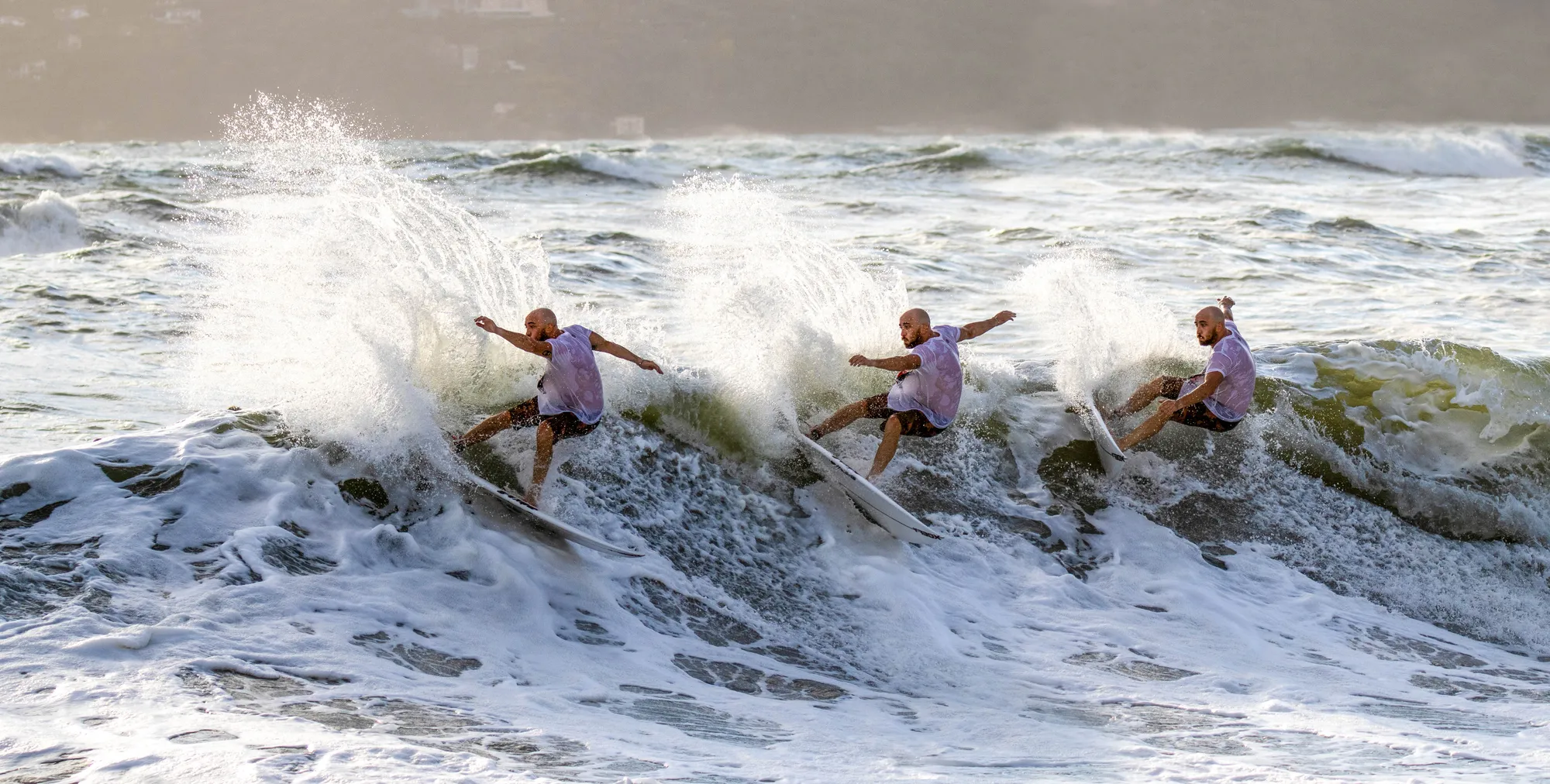 Sequenza di un surfista su un’onda